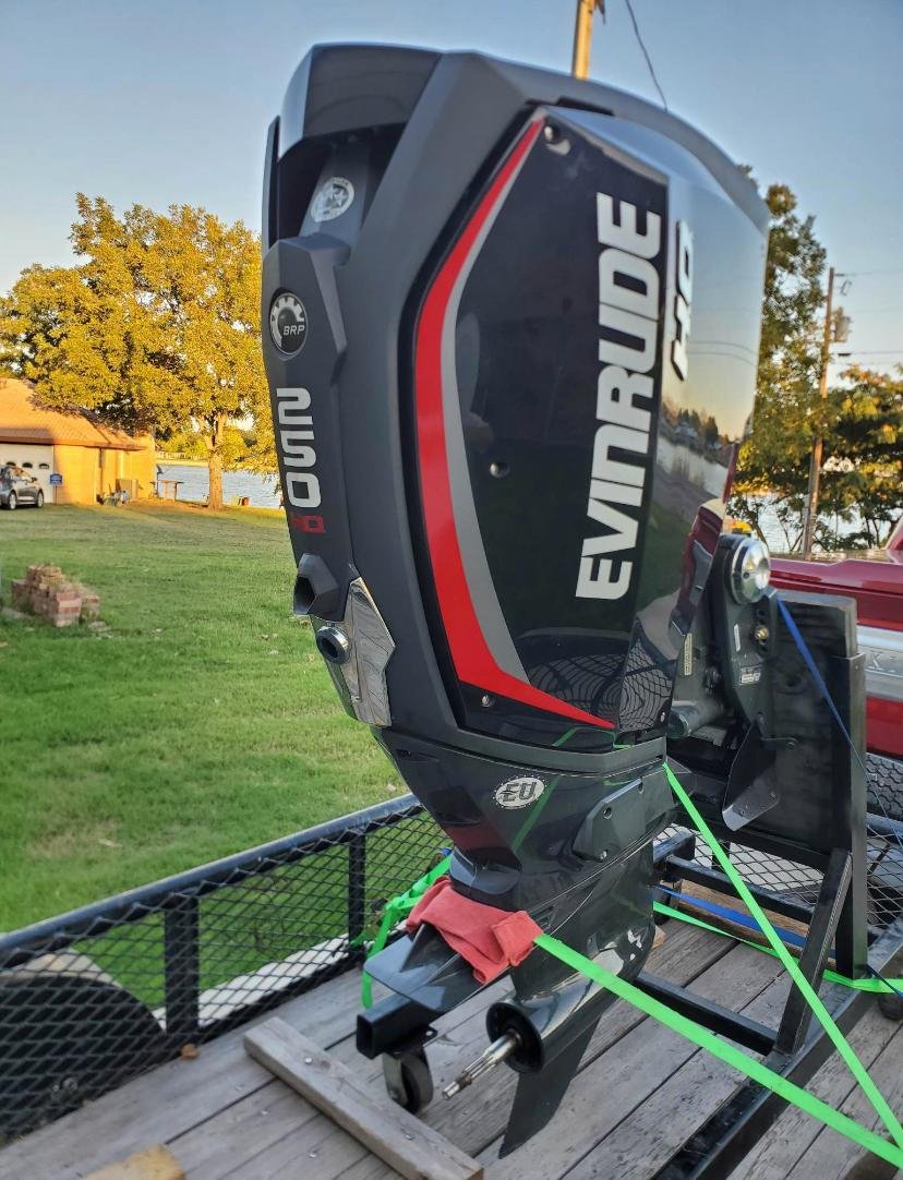 WhatsApp Image 2025-10-11 at 23.07.40 Used Evinrude E-TEC 250hp Outboard Motor for Sale